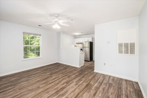 Luxury, and spacious 1 bedroom, 1 bathroom apartment – photo 1