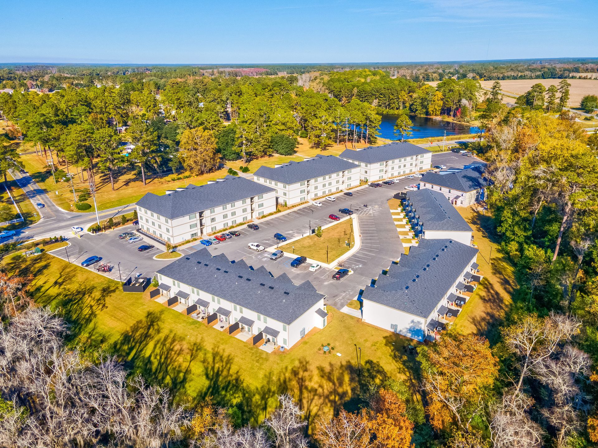 Adel Apartment: 608 E 4th Street