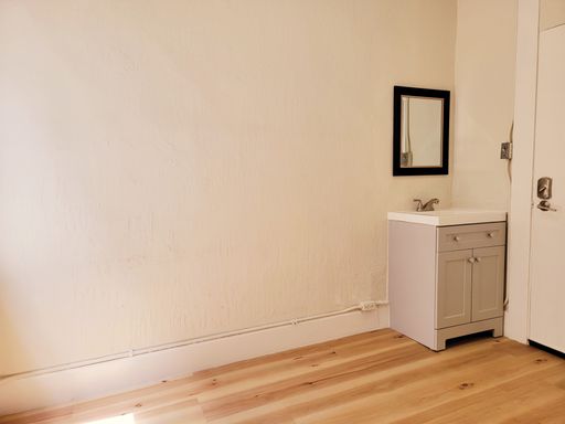 Newly Renovated Urban Room in a Walker's and Commuter's Paradise