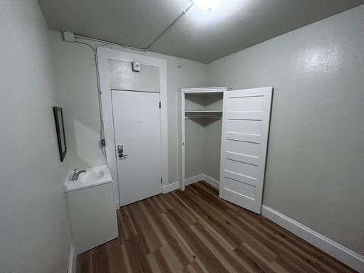 Newly Renovated Single Room in North Beach/ Chinatown! – photo 1