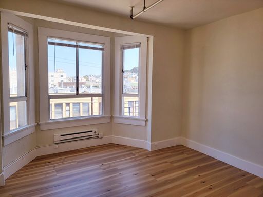 Brand New Renovated Top Floor Room #61 | North Beach SF – photo 1
