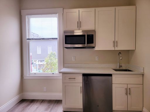 Newly Remodeled corner unit with Private Kitchenette in the Heart of North Beach/Chinatown – photo 1