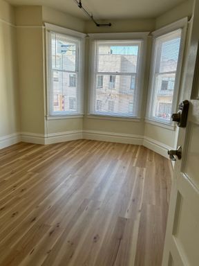 Newly Remodeled room with bay window in the Heart of North Beach/ Chinatown – photo 1