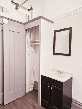 TOP FLOOR - Renovated Private Room in Financial District / North Beach – photo 1