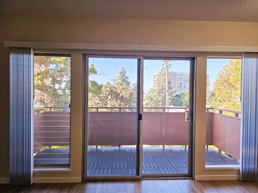 Gorgeous TOP Floor 2BD/1BA | Vaulted Ceiling | Near Heart of Piedmont – photo 1