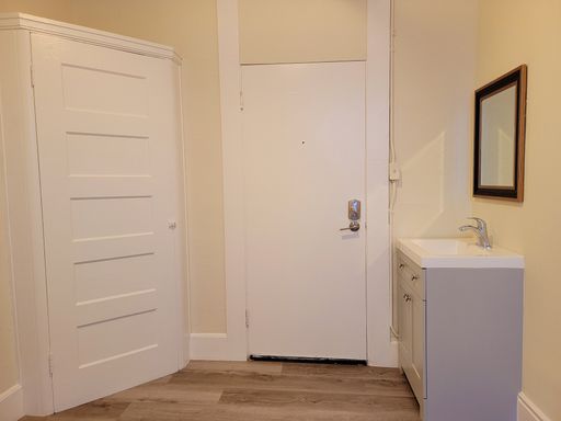 Top Floor #89 Newly Renovated Modern Room in the Heart of SF