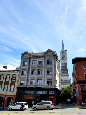 FRESH & CLEAN Private room in SAFE and VIBRANT neighborhood- Border of Financial District / Chinatown with loads of surrounding amenities! – photo 1