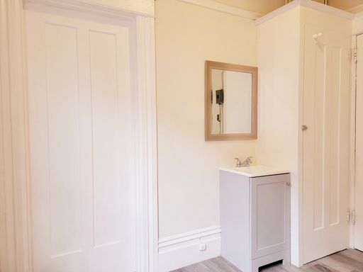 Newly Renovated room in Financial District / North Beach