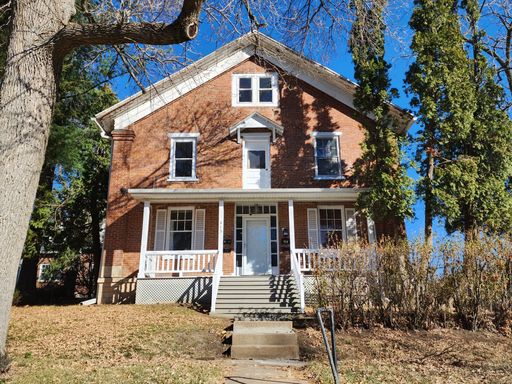 Charming Remodeled 2 Bedroom 1 Bath Unit