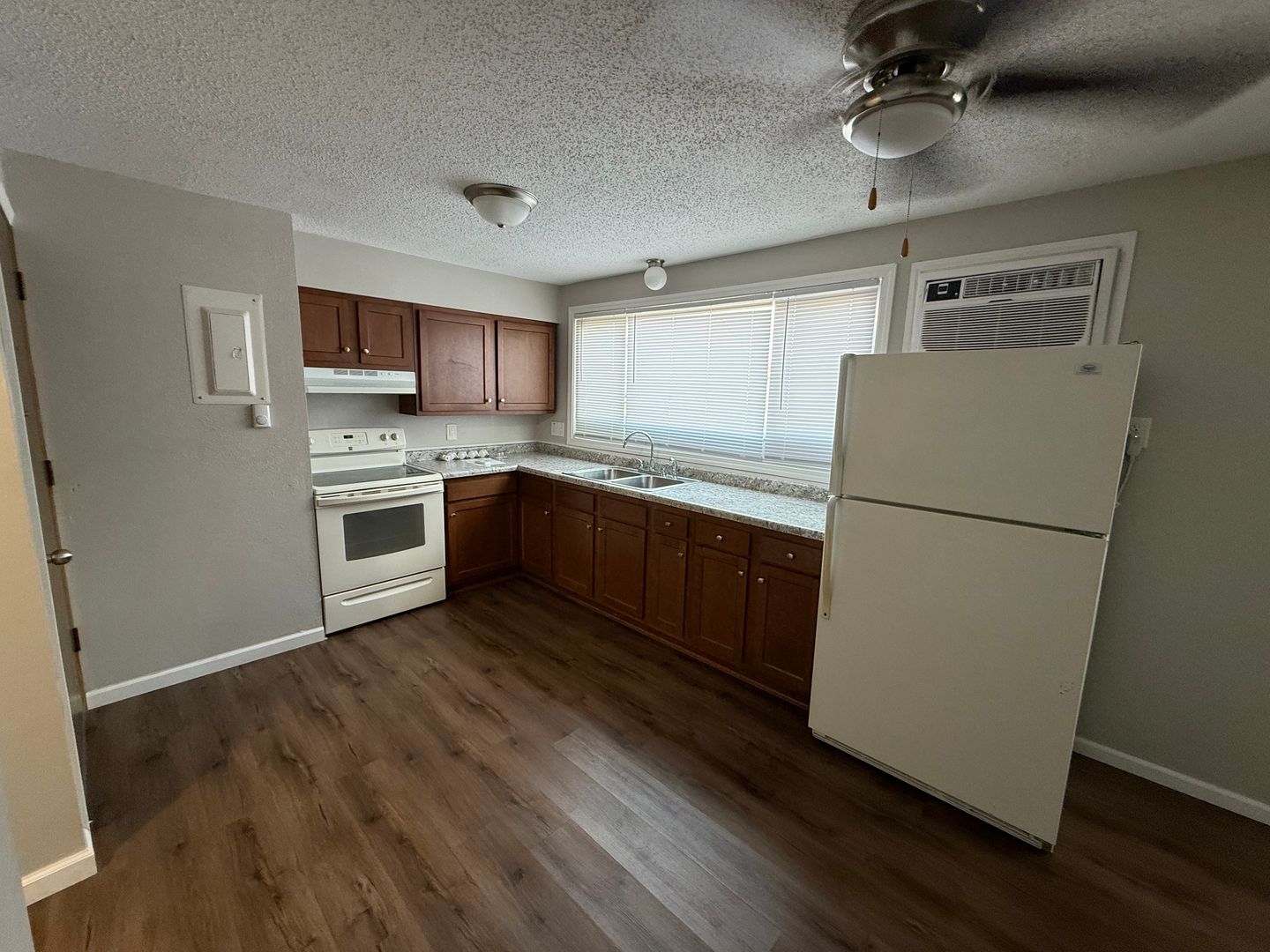 Marion Apartment: 3235-3265 8th St