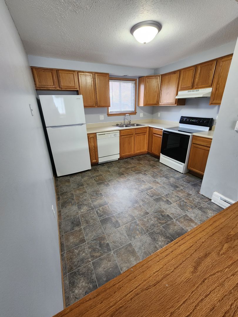 Marion Apartment: 3190 8th St