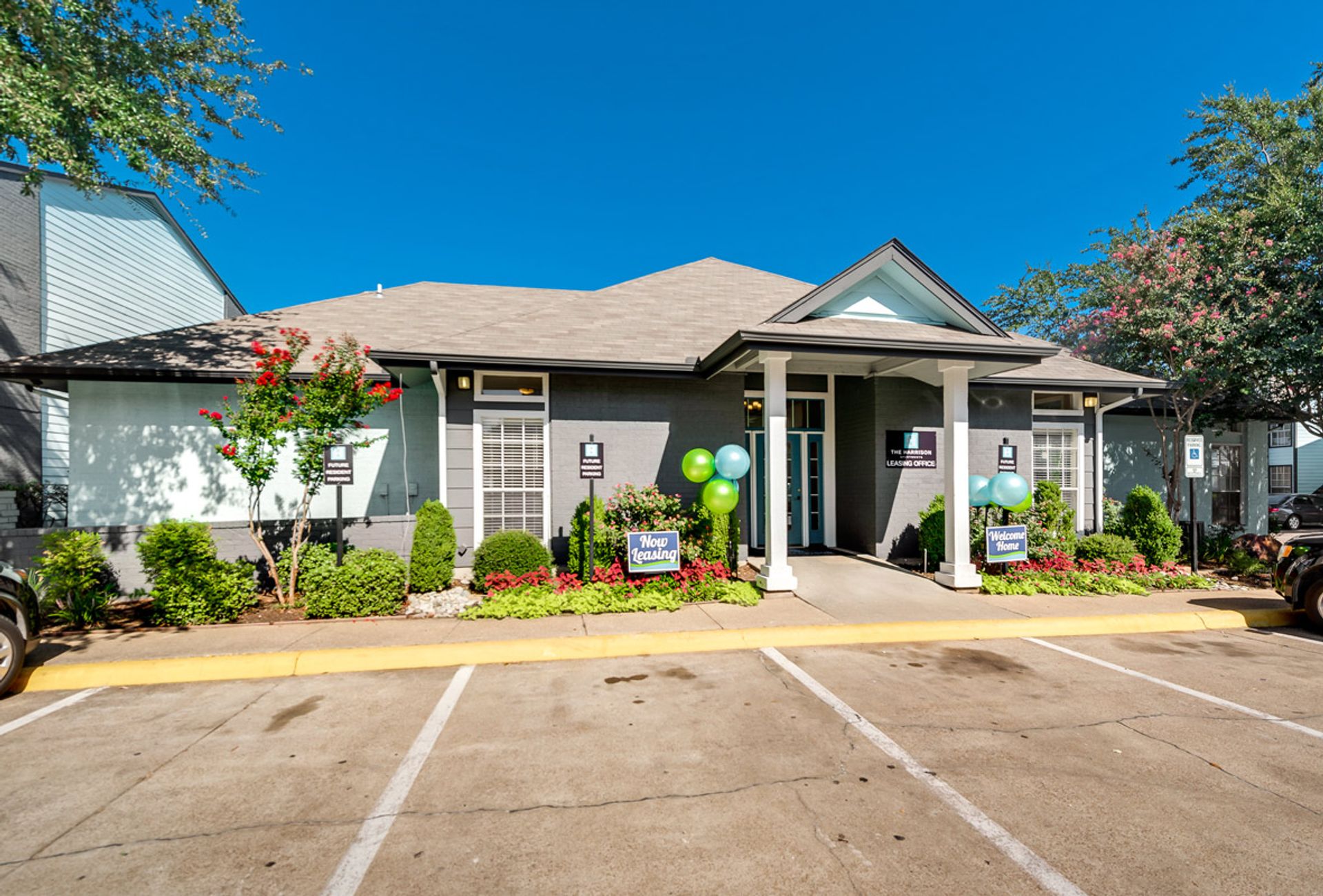 Dallas Apartment: 7905 Marvin D. Love Fwy