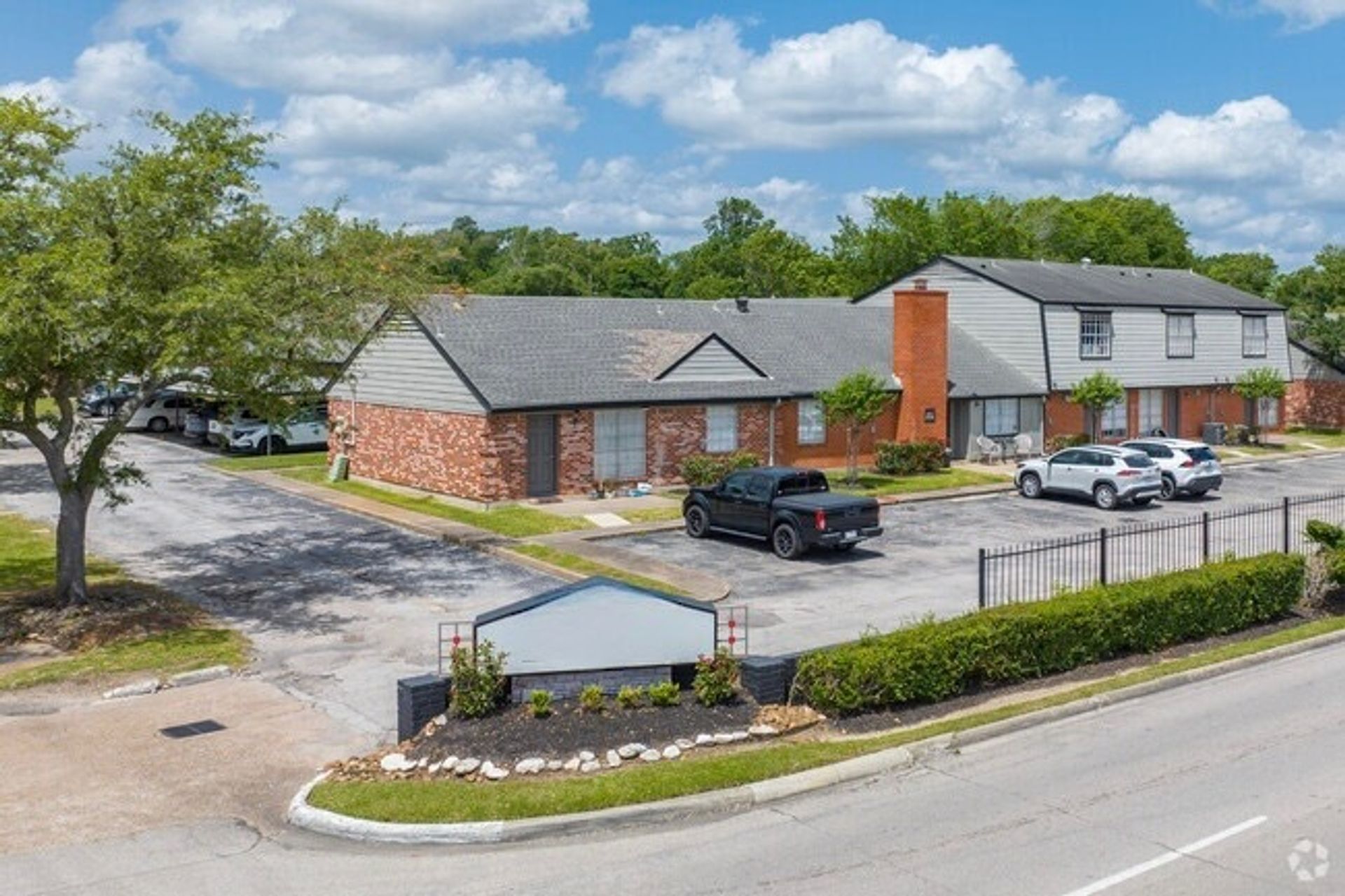 Beaumont Apartment: 6550 Lexington Dr