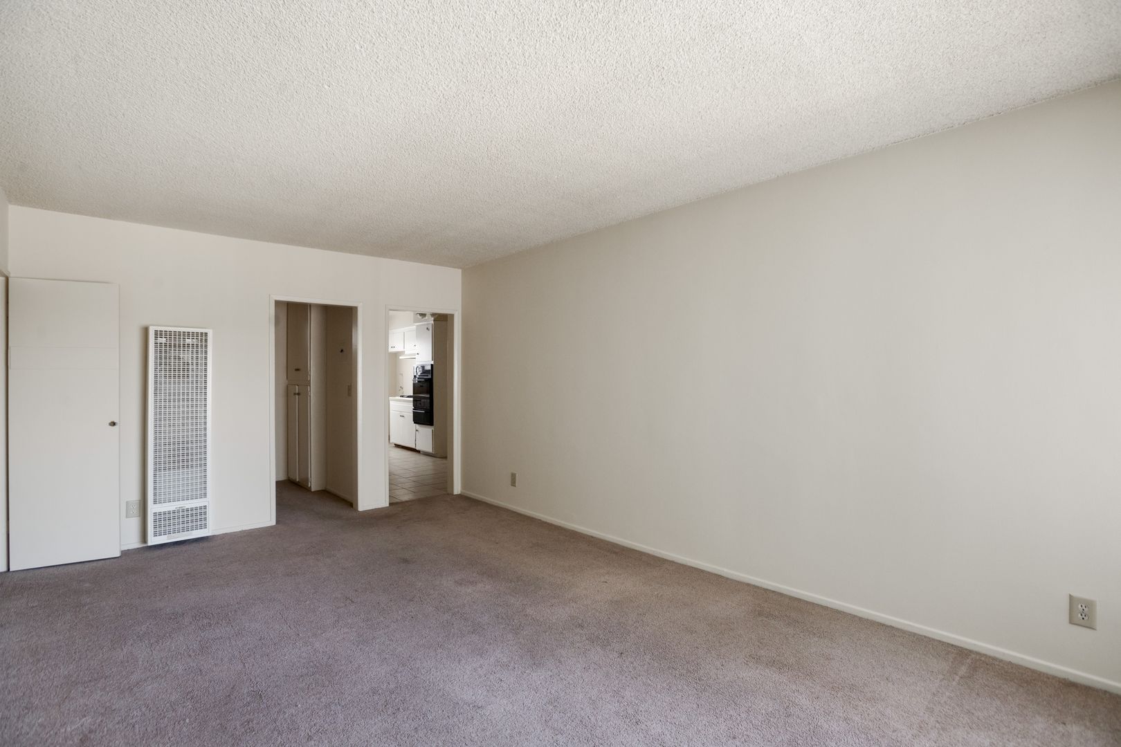 Los Angeles Apartment: 3732 Mentone Ave.