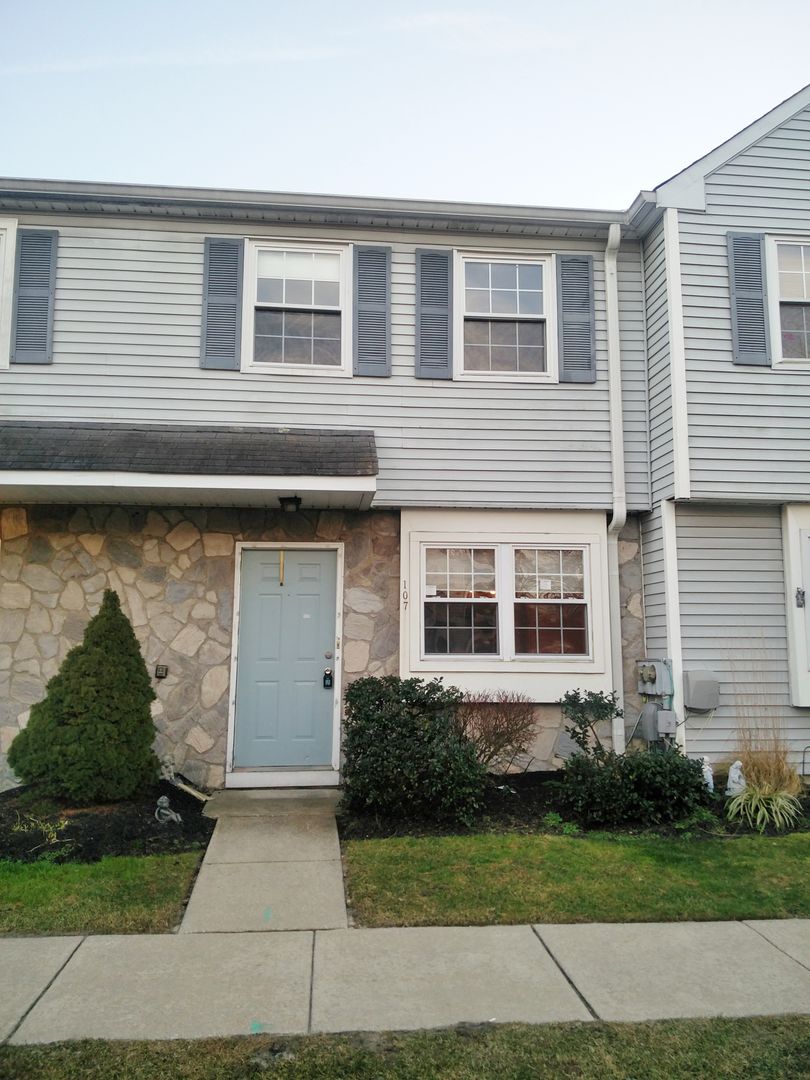 Sewell Townhome: 107 Covered bridge Ct