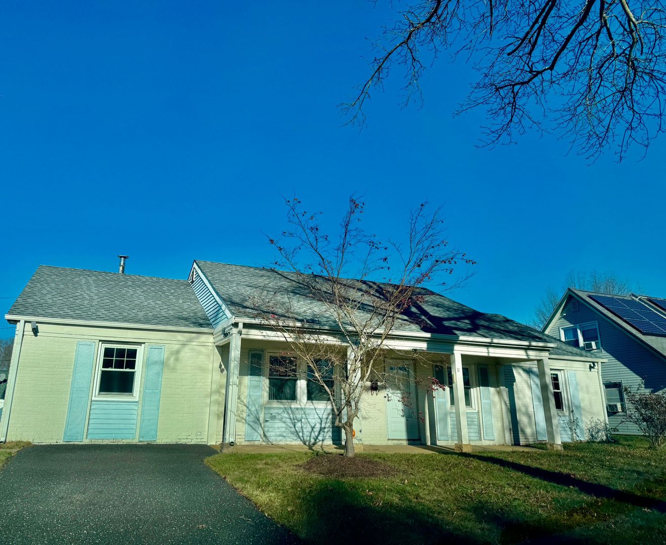 Willingboro House: 77 Executive Ln