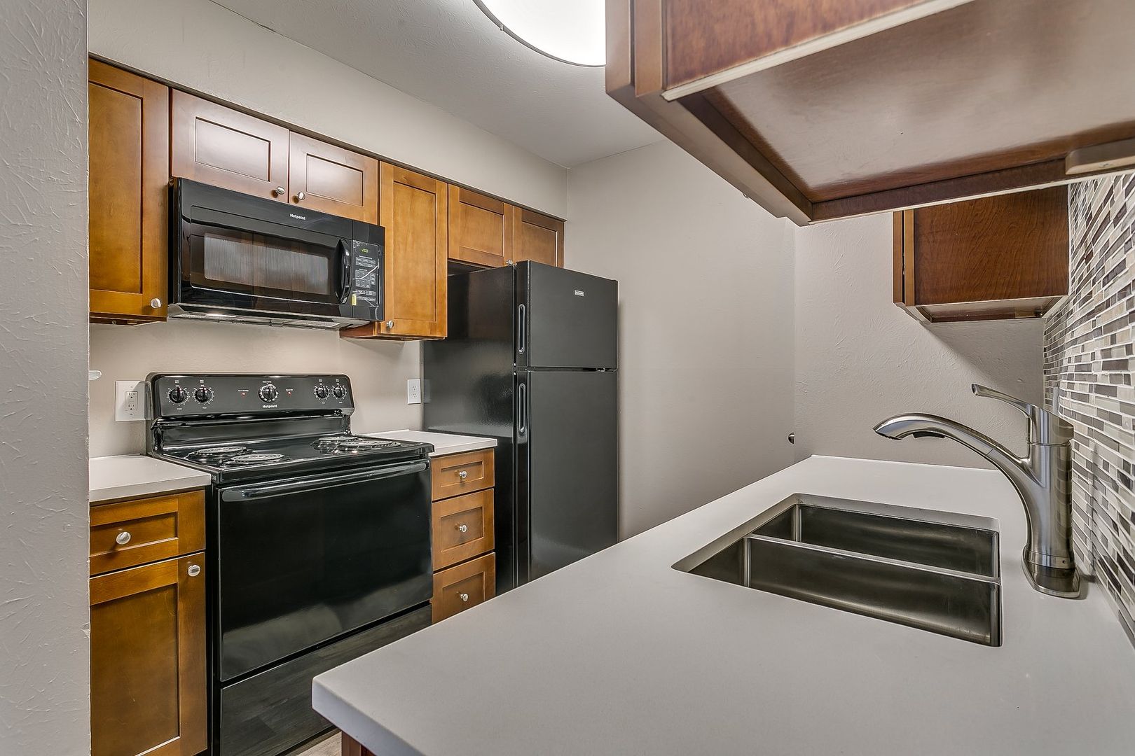 DENTON Townhome: 501 Londonderry Ln