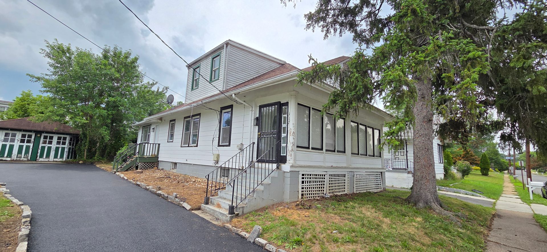 Ewing House: 117 Browning Ave