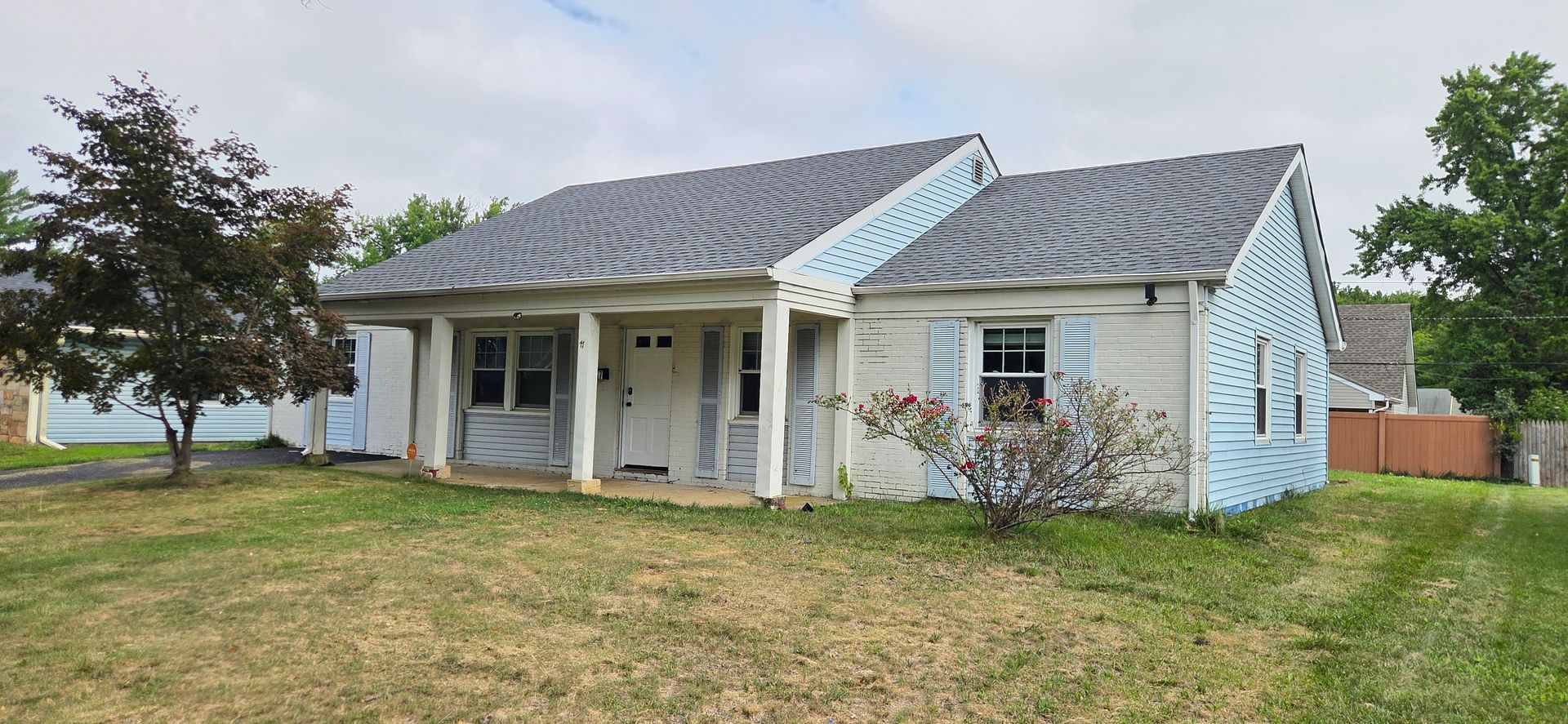 Willingboro House: 77 Executive Ln