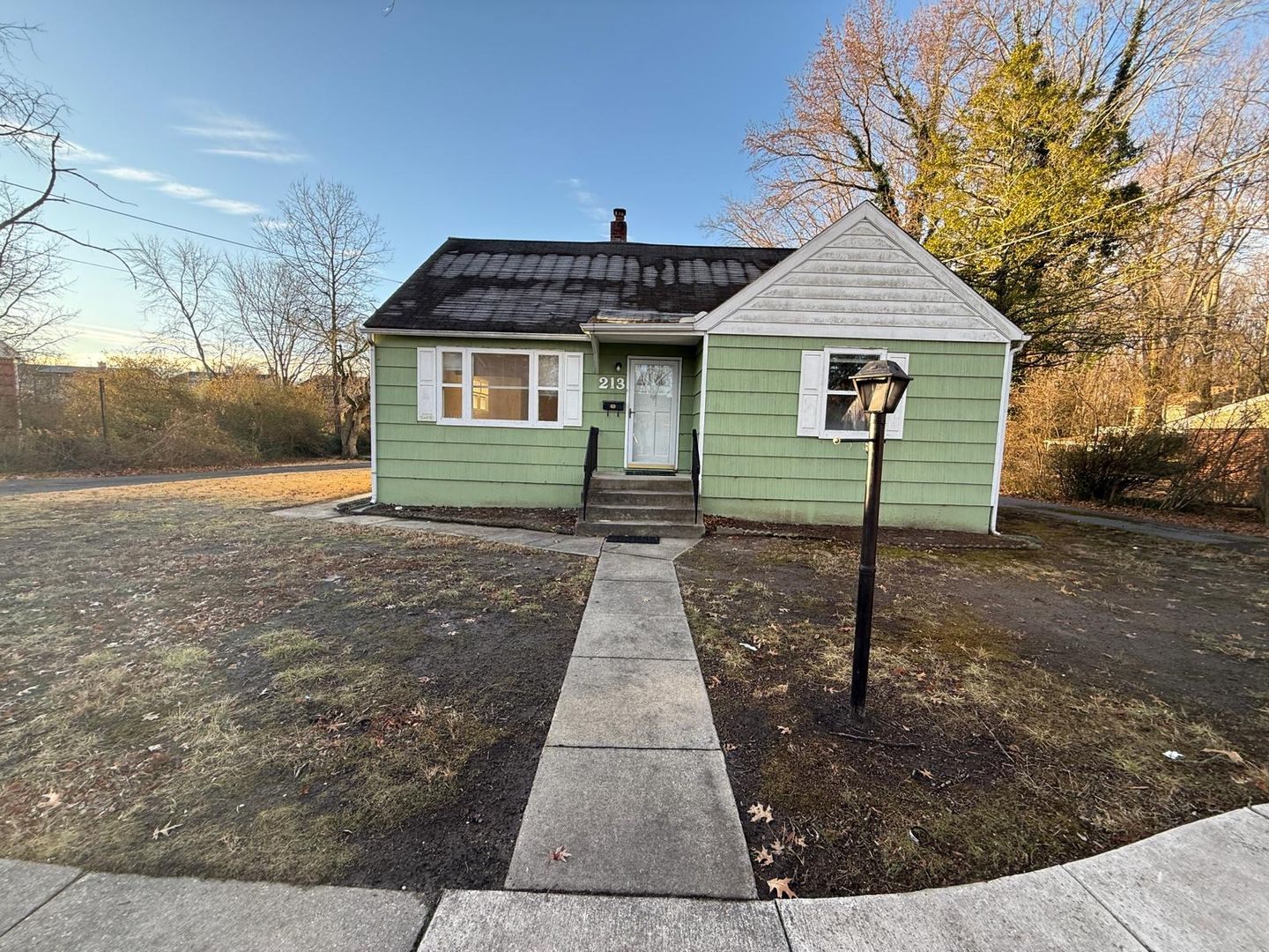 Woodbury House: 213 Emerson St,