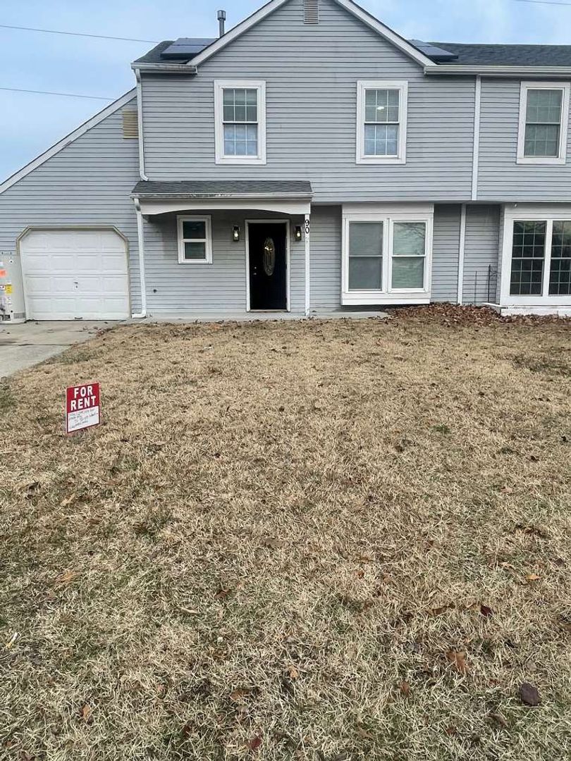 Blackwood Townhome: 90 Cherry Cir