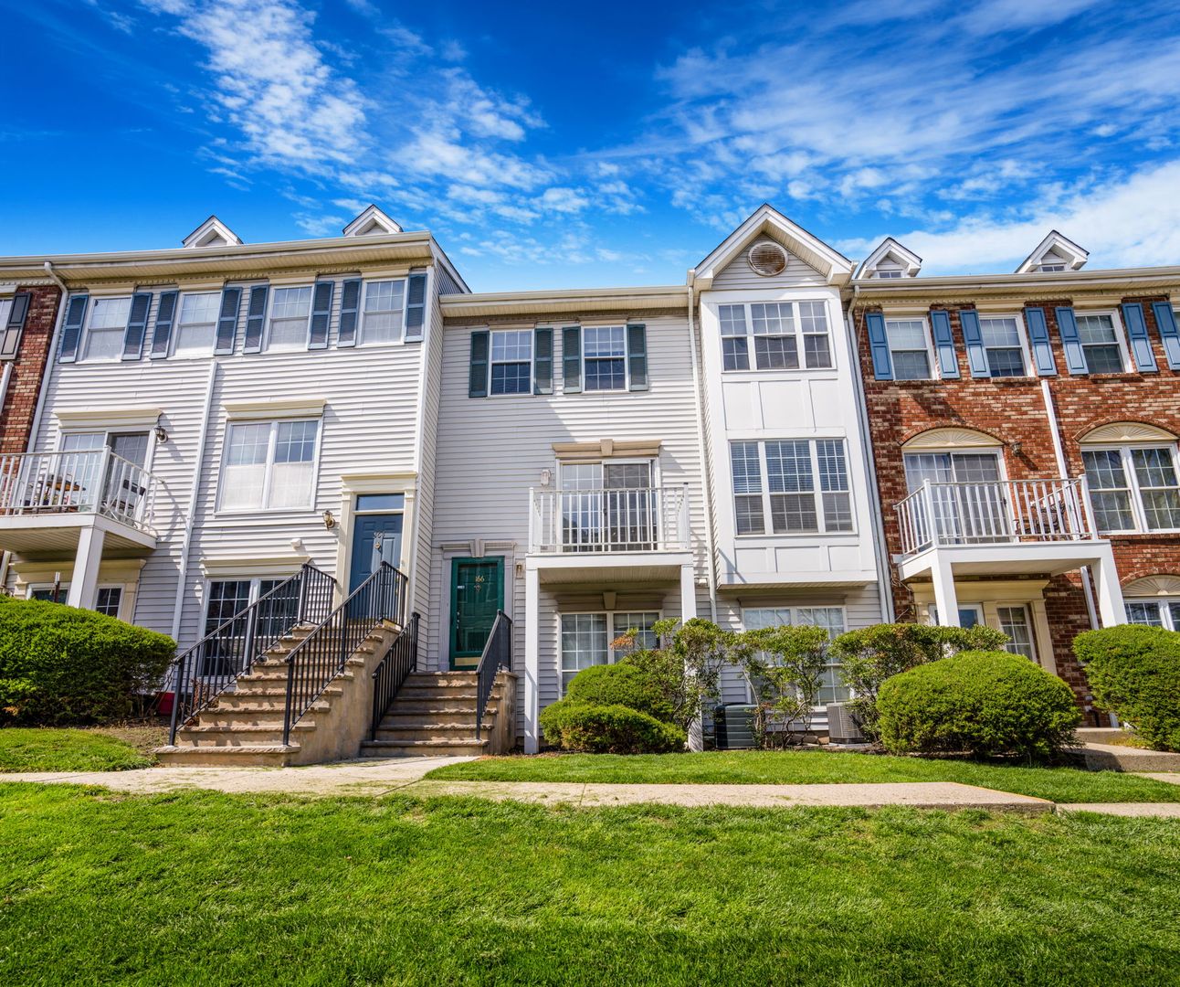 Franklin Park Townhome: 166 Sapphire ln