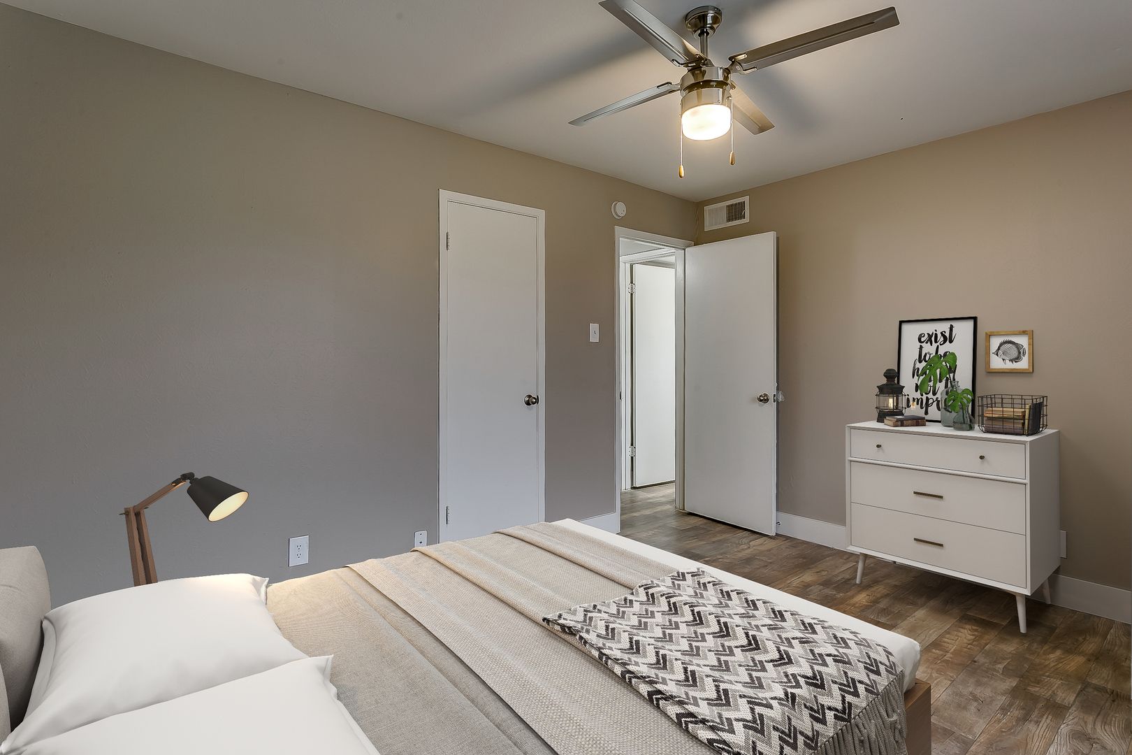 DENTON Townhome: 501 Londonderry Ln