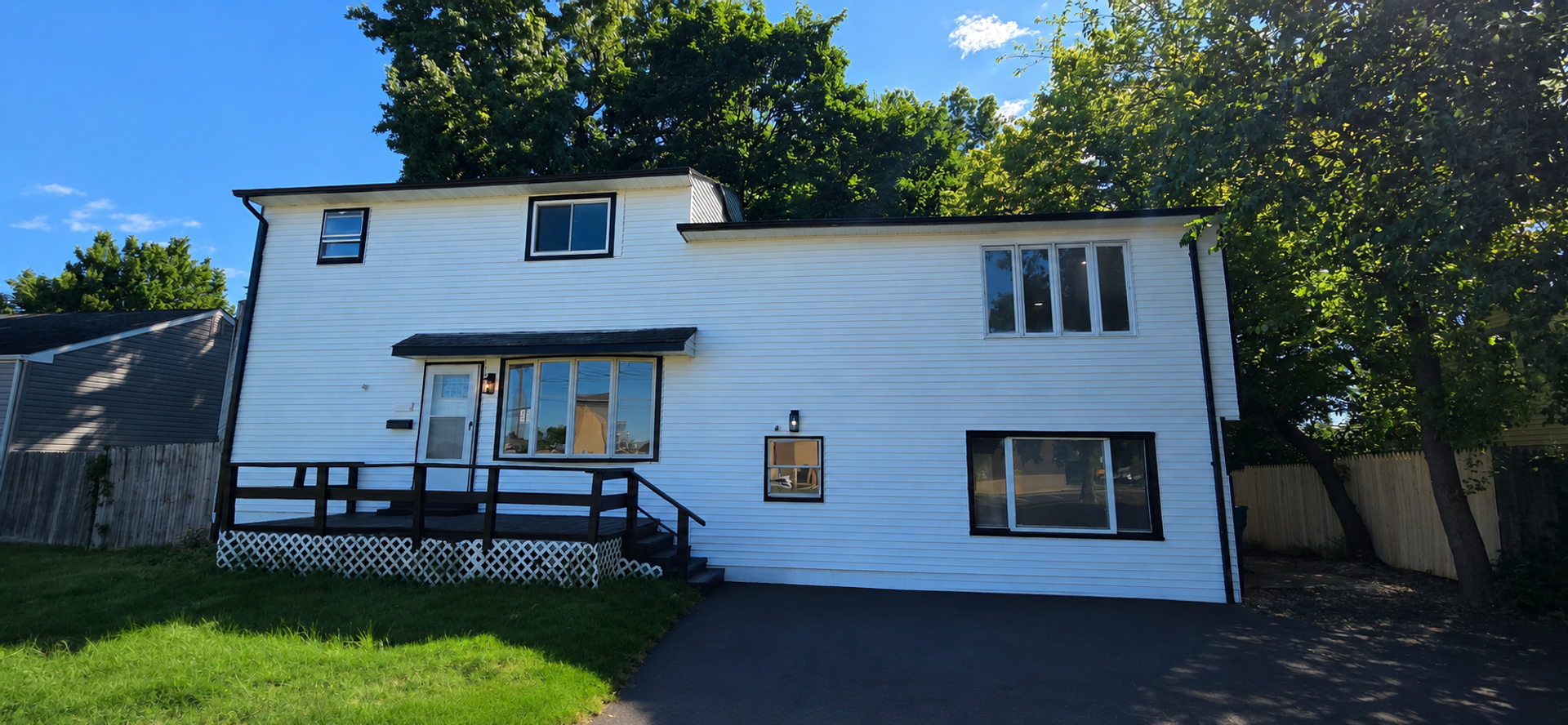 Levittown House: 1019 Green Ln