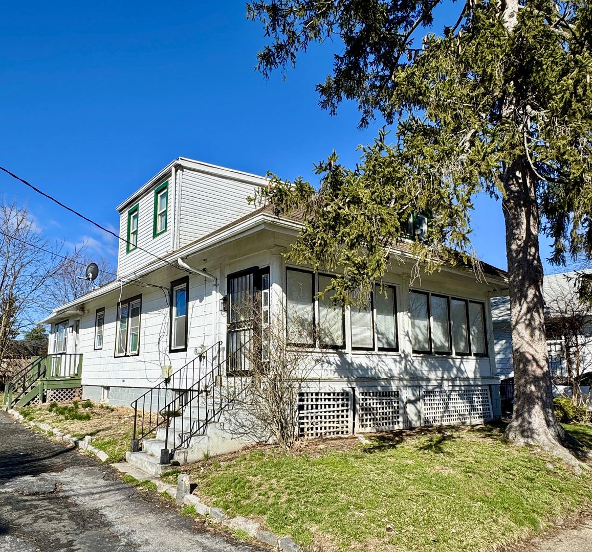 Ewing House: 117 Browning Ave