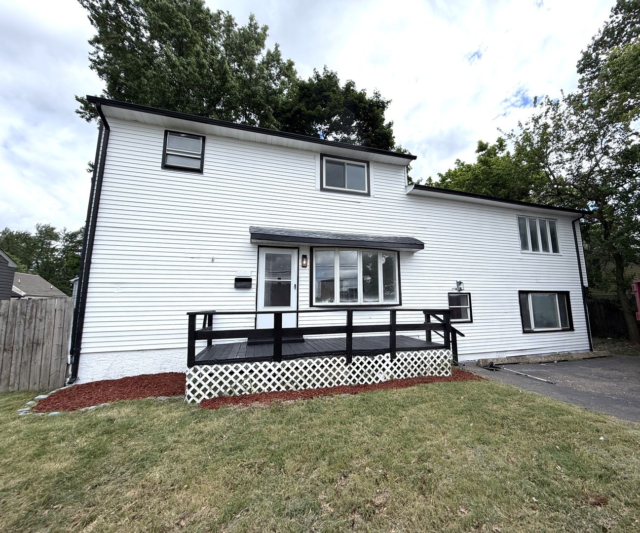Levittown House: 1019 Green Ln