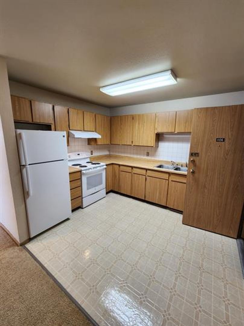 BEAVER LAKE APARTMENTS 11 of 14