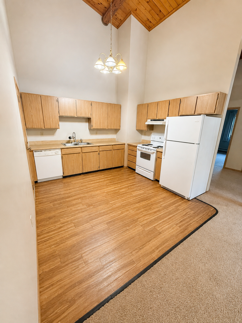 NORTH POLE Apartment: 2555 MISSION RD.