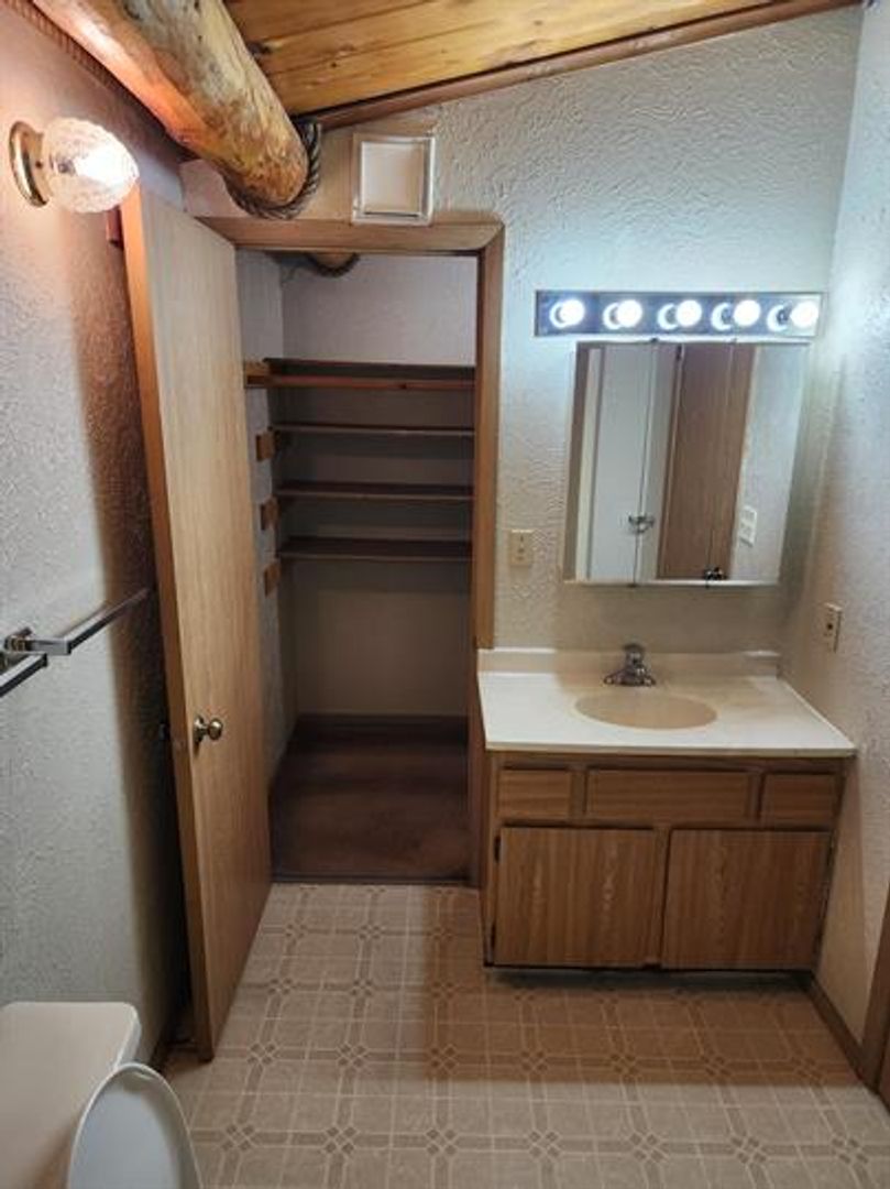 NORTH POLE Apartment: 2555 MISSION RD.