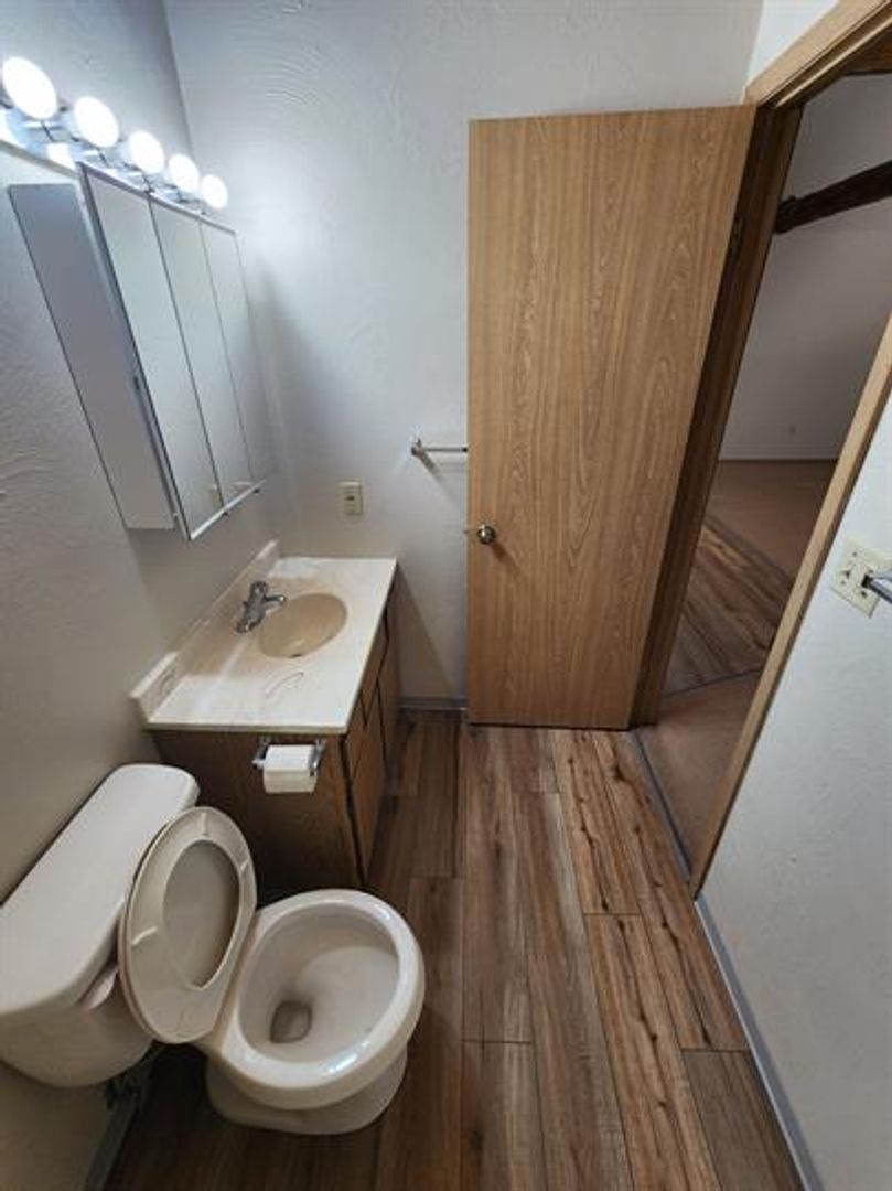 BEAVER LAKE APARTMENTS 6 of 12