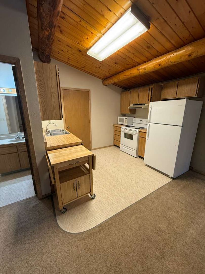 BEAVER LAKE APARTMENTS 3 of 12