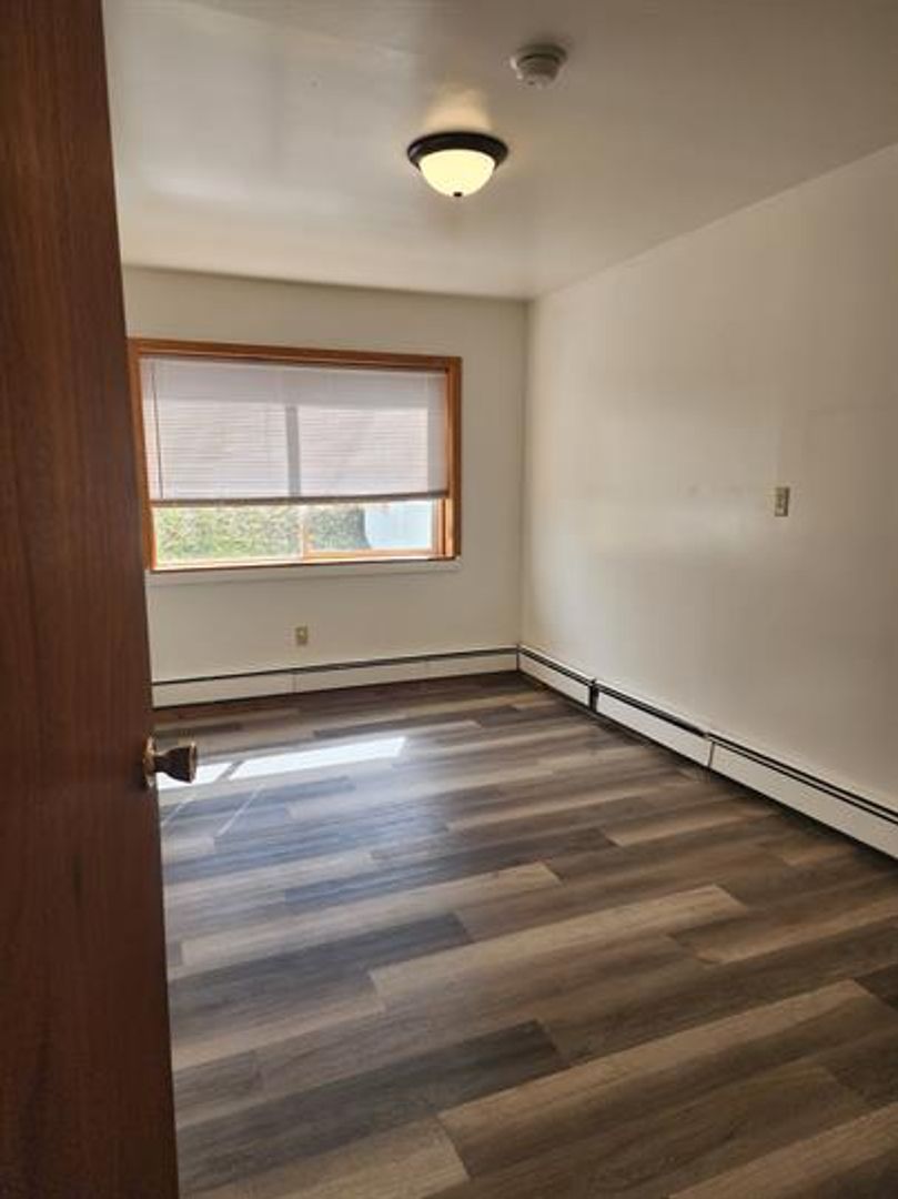Spacious Home in Prime Location at Fairbanks - 604 2nd St. Fairbanks 3 of 9