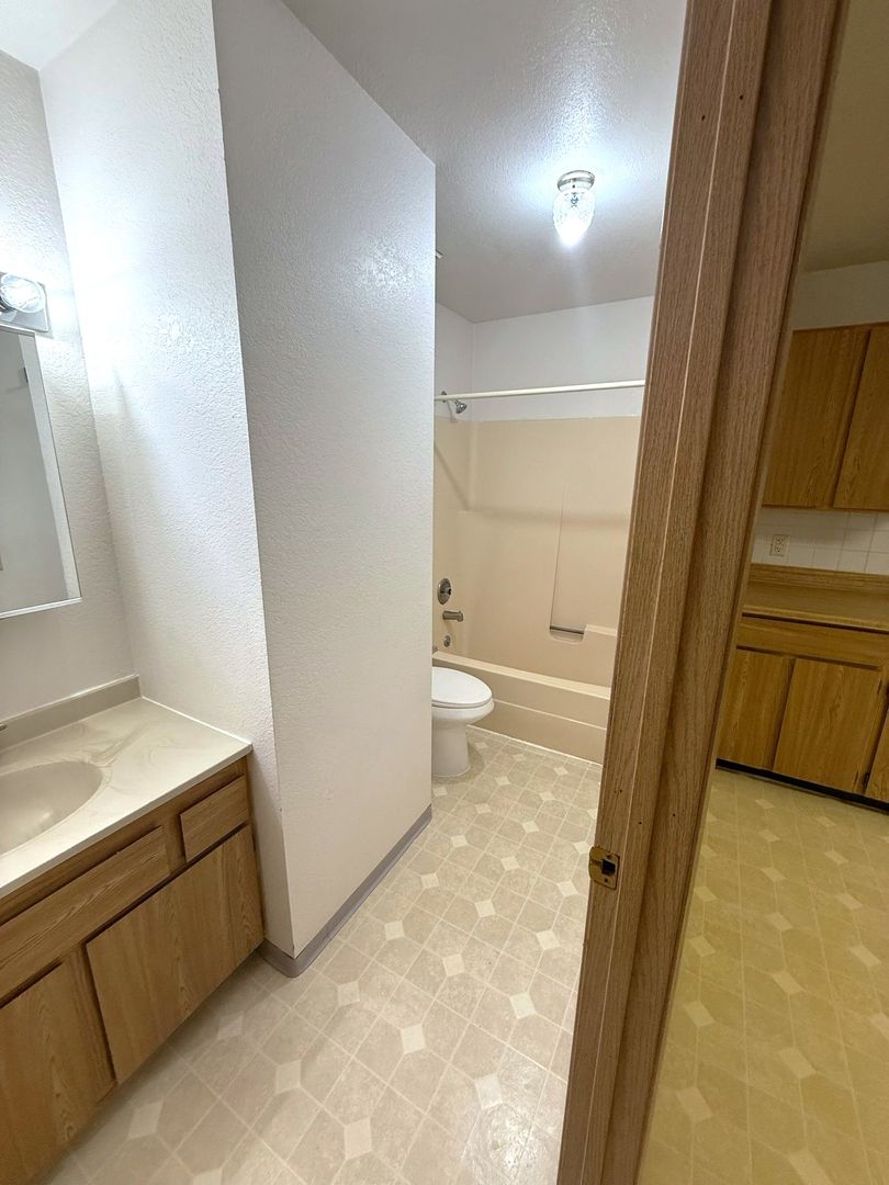 NORTH POLE Apartment: 2555 MISSION RD.