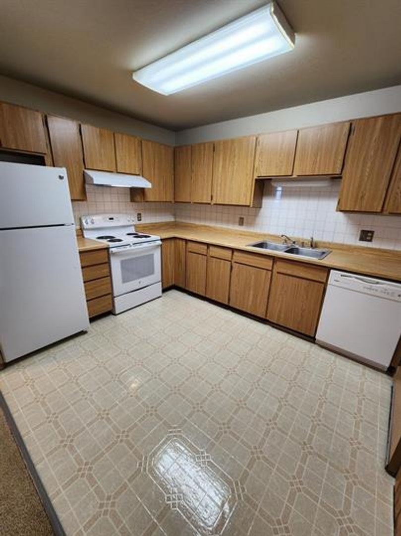 NORTH POLE Apartment: 2555 MISSION RD.