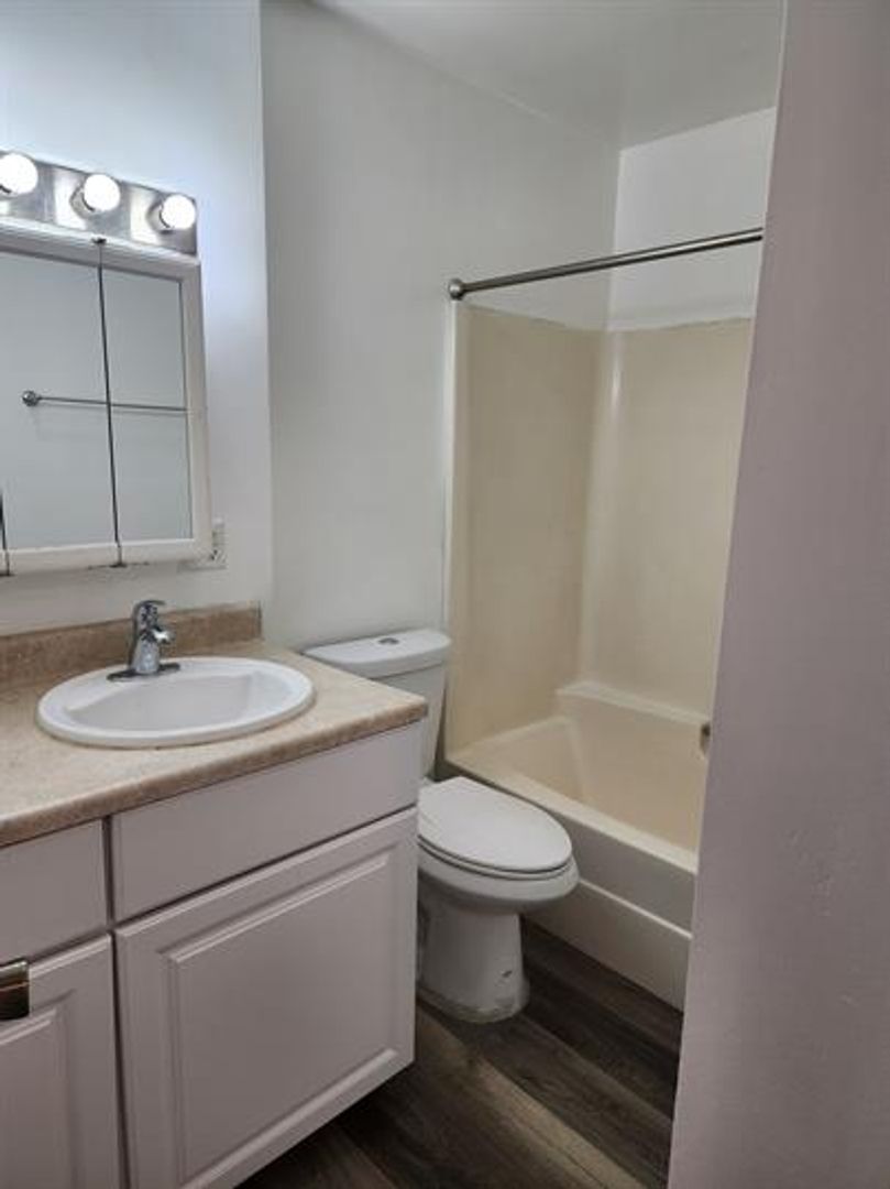 Spacious Home in Prime Location at Fairbanks - 604 2nd St. Fairbanks 5 of 9