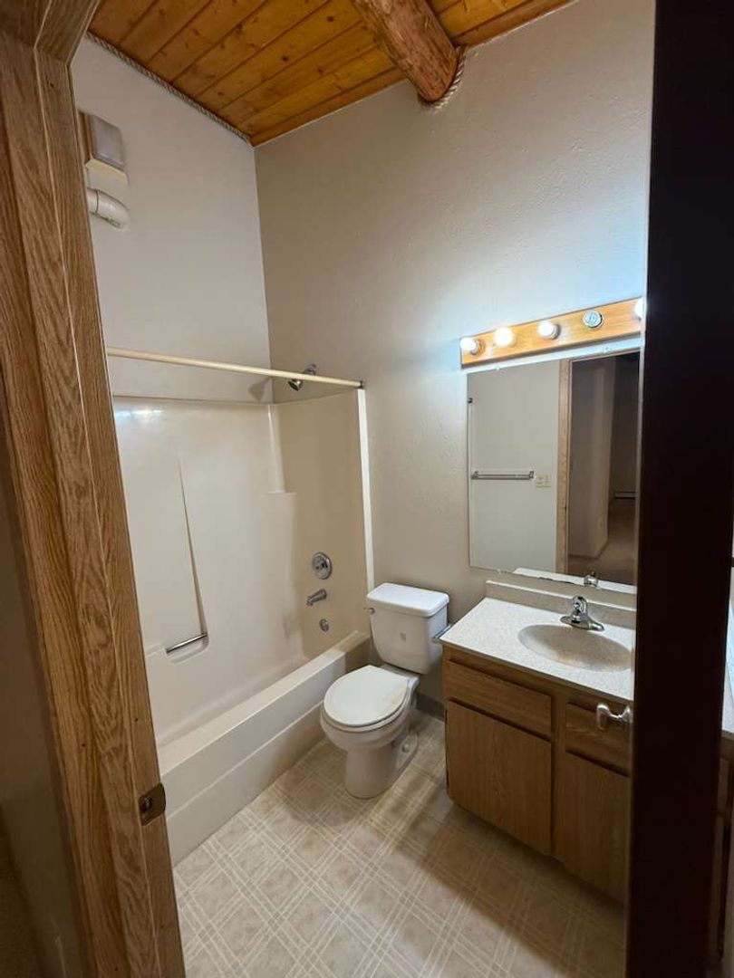 NORTH POLE Apartment: 2555 MISSION RD.
