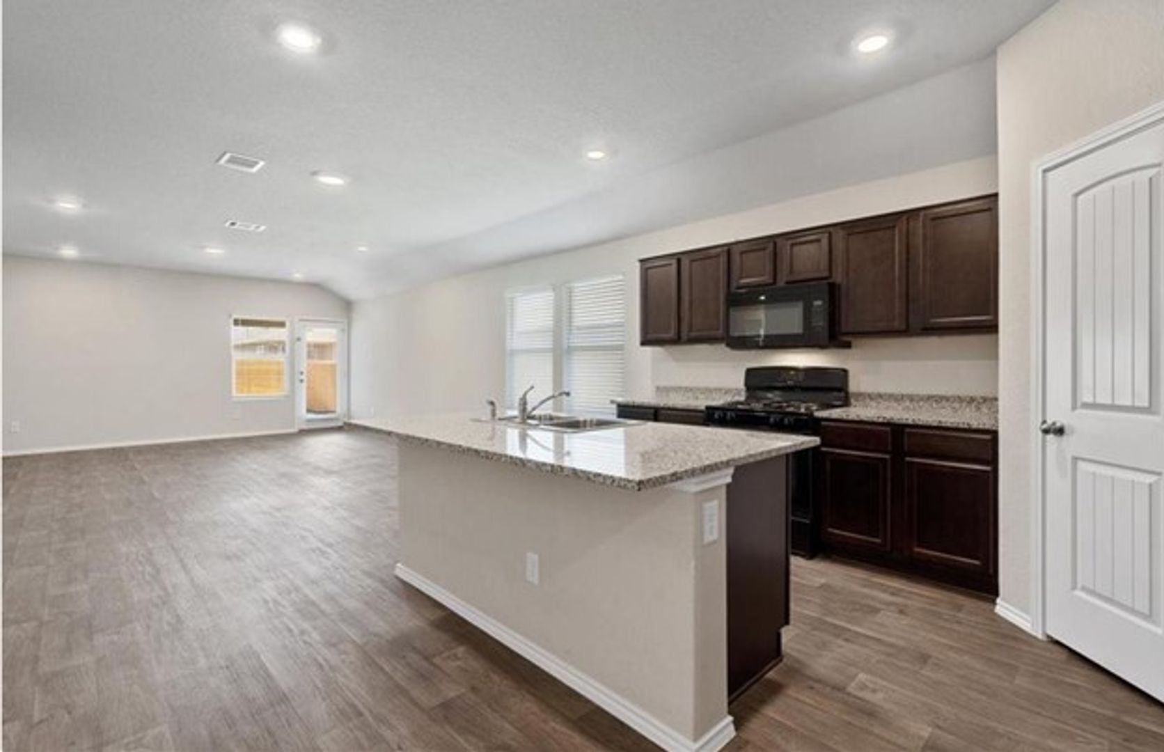 San Marcos House: 211 Whipporwill Lane