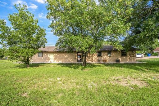 2 Bedroom, 1 Bath Duplex – photo 1