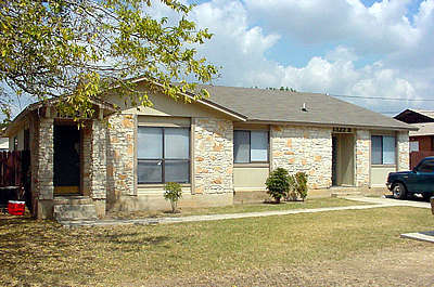 2 Bed 1 Bath Duplex with Fenced Yard – photo 1