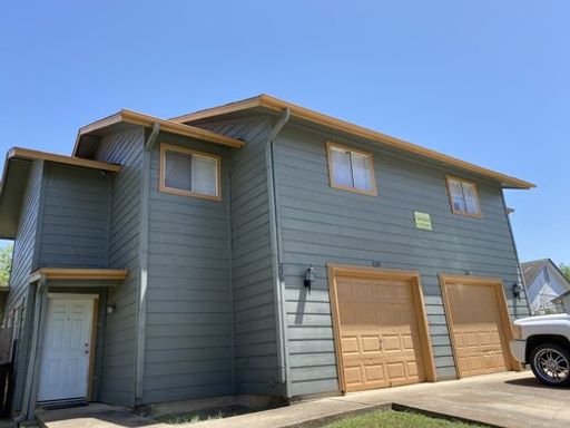 3 Bed 2.5 Bath with Garage and Fenced Yard – photo 1