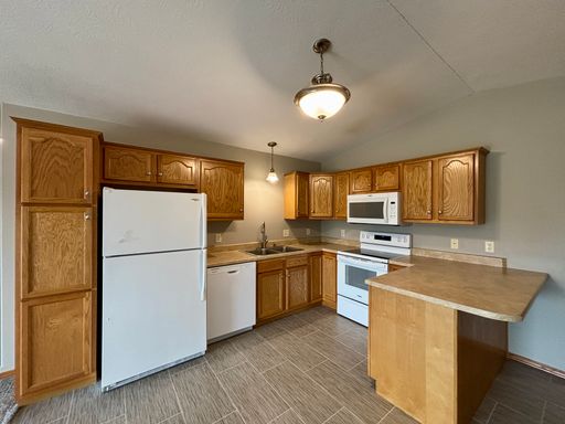 Updated 2 Bedroom Apartment in Tea!