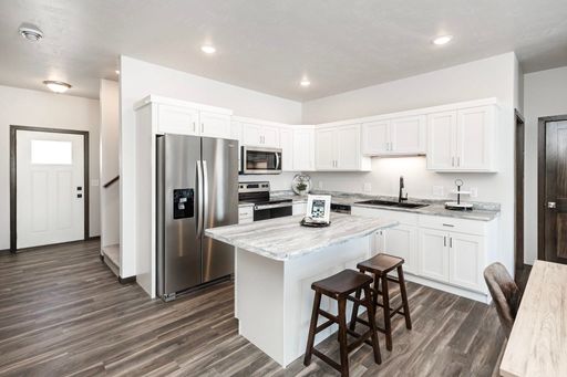 4 Bed 2.5 Bath Rental at 8047 E Tencate Pl, Sioux Falls, SD – photo 1