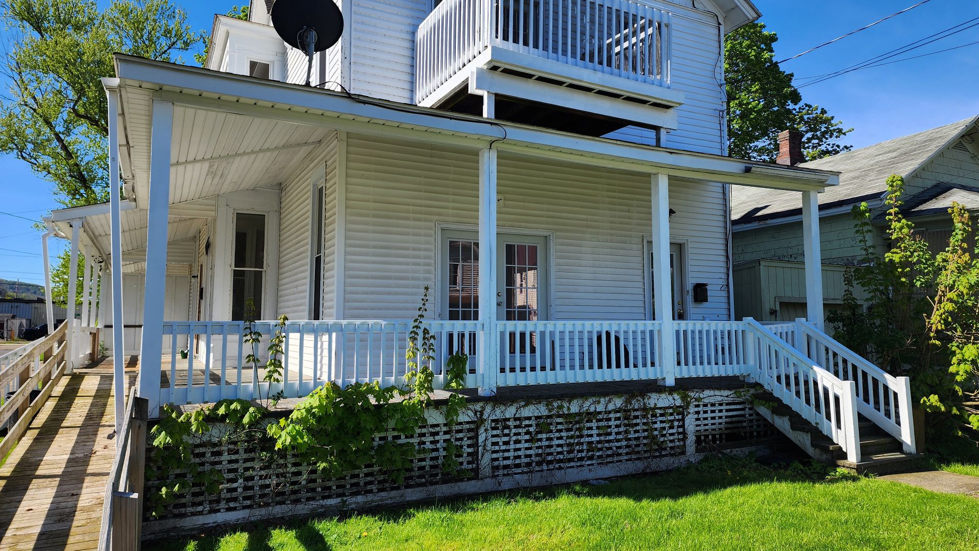 Bradford Apartment: 56 Amm Street (37 Florence)
