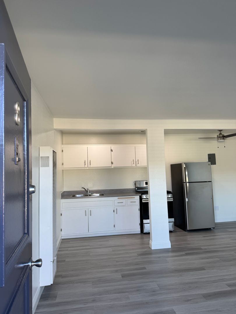 Anaheim Apartment: 9081 - 9195 Cerritos Ave.