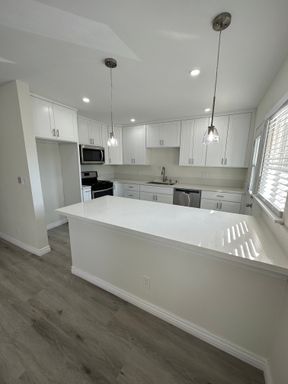 NEW! Orange Remodeled 1BD/1BA with Private Garage & Private Patio *MOVE-IN SPECIAL* – photo 1