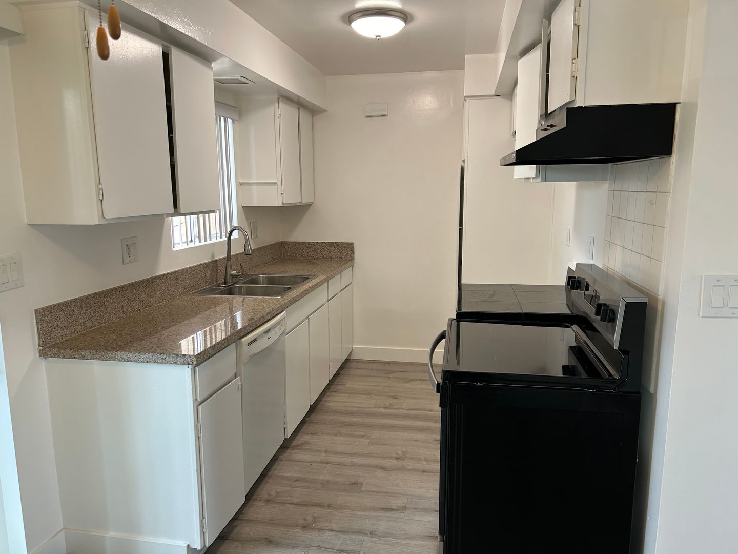 Garden Grove Apartment: 11871-11971 Bailey Street